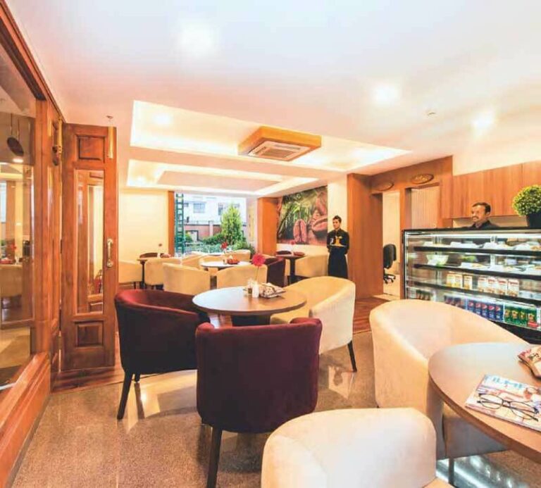 Chic Cafe - HM Grandeur