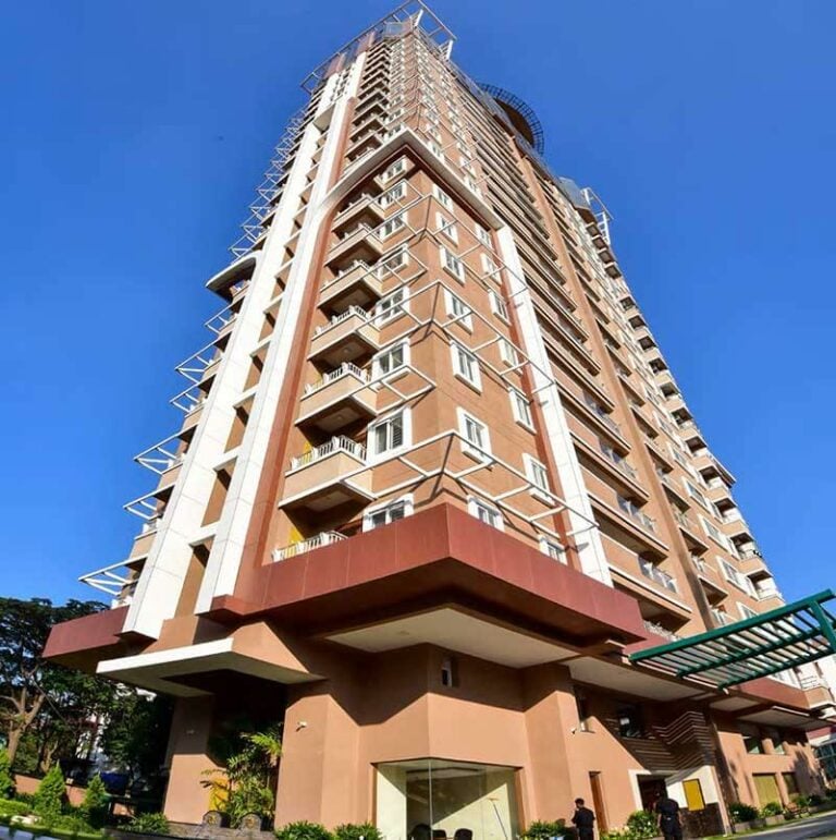 Front View - HM Grandeur